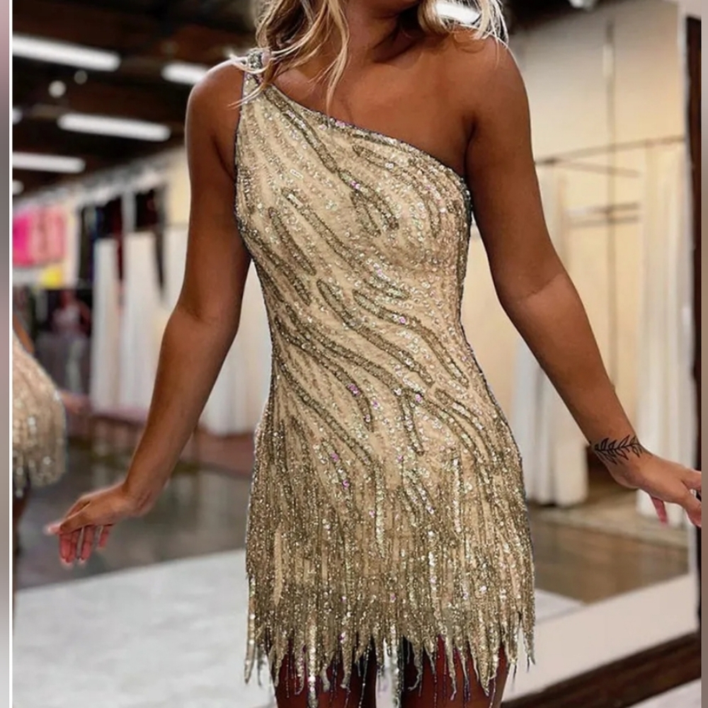 BERLINNOVA NWOT Gold One Shoulder Sequin Hoco Dress